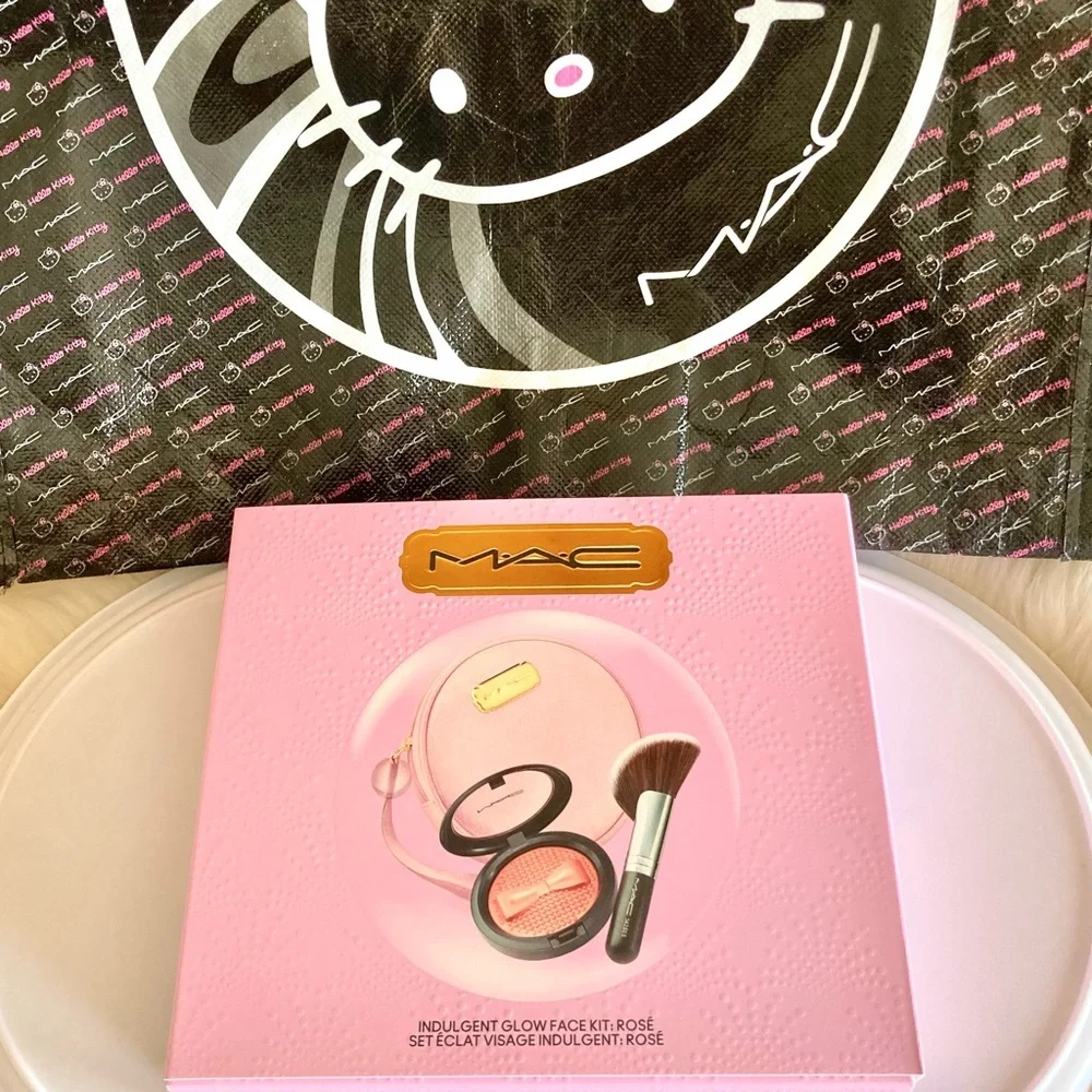 💄HP!💄LAST ONE! MAC Indulgent Glow Face Kit - Picture 11 of 14